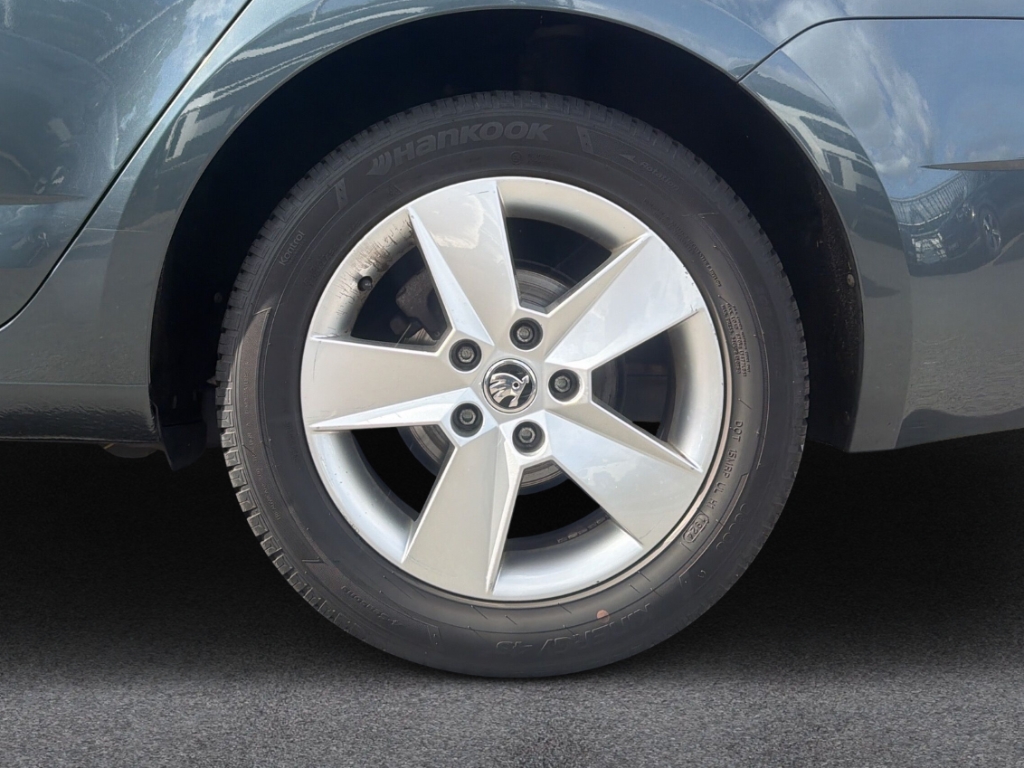 Fahrzeugabbildung SKODA Octavia Combi 1.5 TSI ACT Ambition Allwetter SHZ Klima