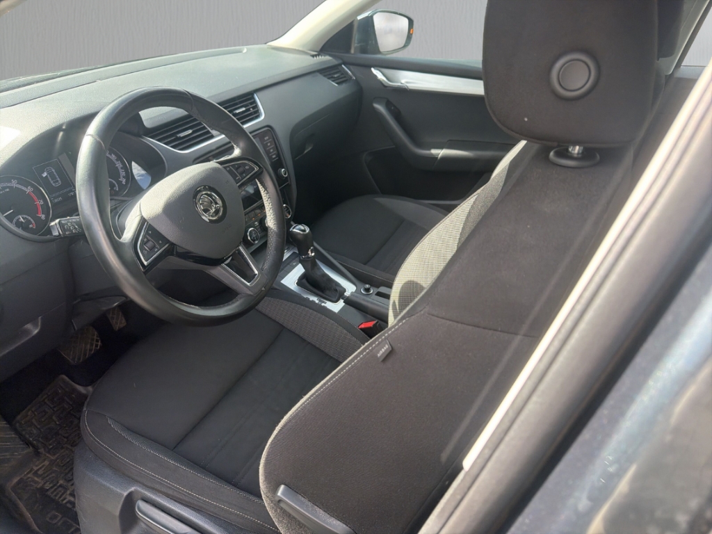 Fahrzeugabbildung SKODA Octavia Combi 1.5 TSI ACT Ambition Allwetter SHZ Klima