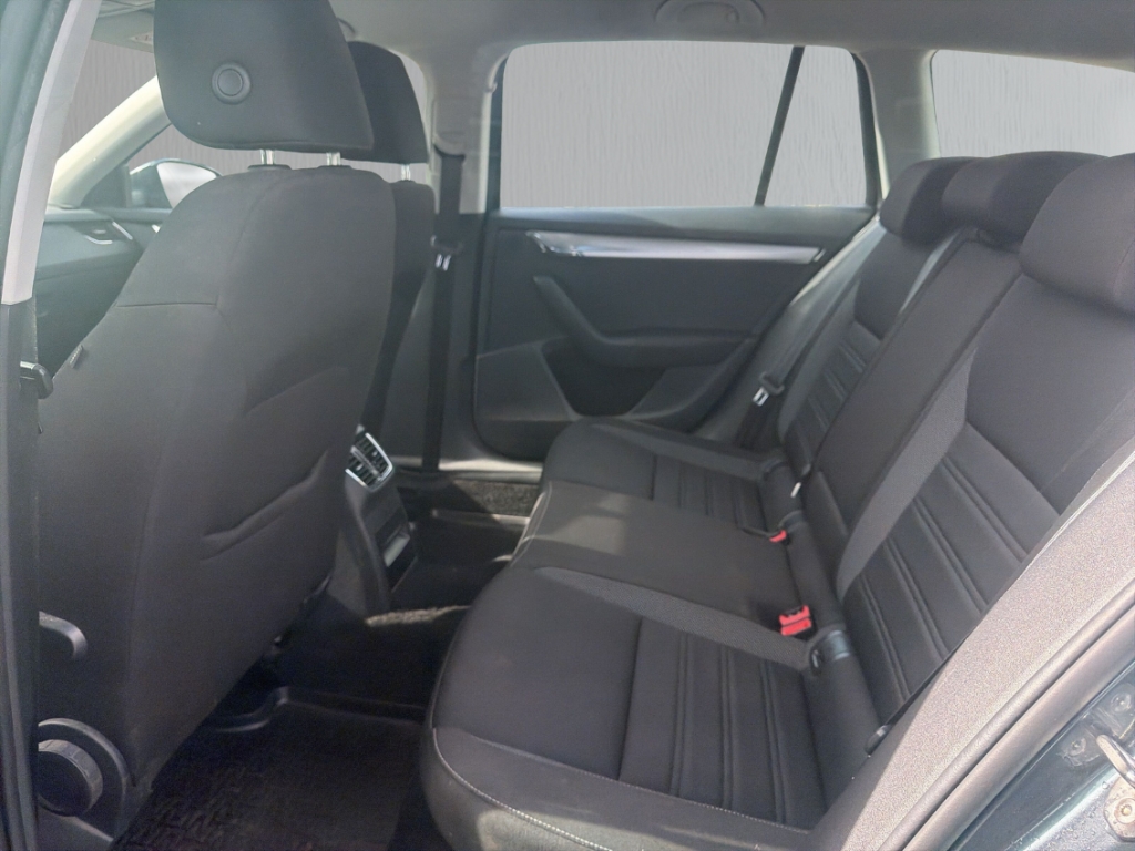 Fahrzeugabbildung SKODA Octavia Combi 1.5 TSI ACT Ambition Allwetter SHZ Klima