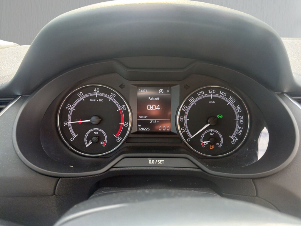 Fahrzeugabbildung SKODA Octavia Combi 1.5 TSI ACT Ambition Allwetter SHZ Klima