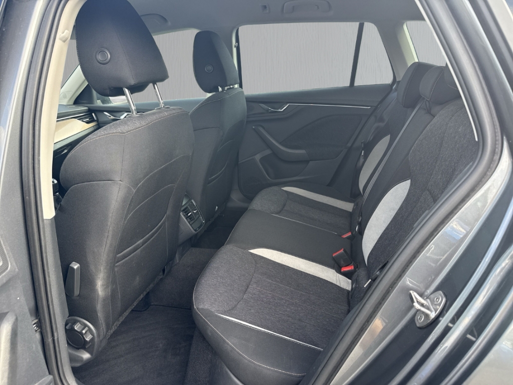Fahrzeugabbildung SKODA Kamiq 1.0 TSI STYLE LED Navi Klima SHZ PDC LM17 Digitales Cockpit