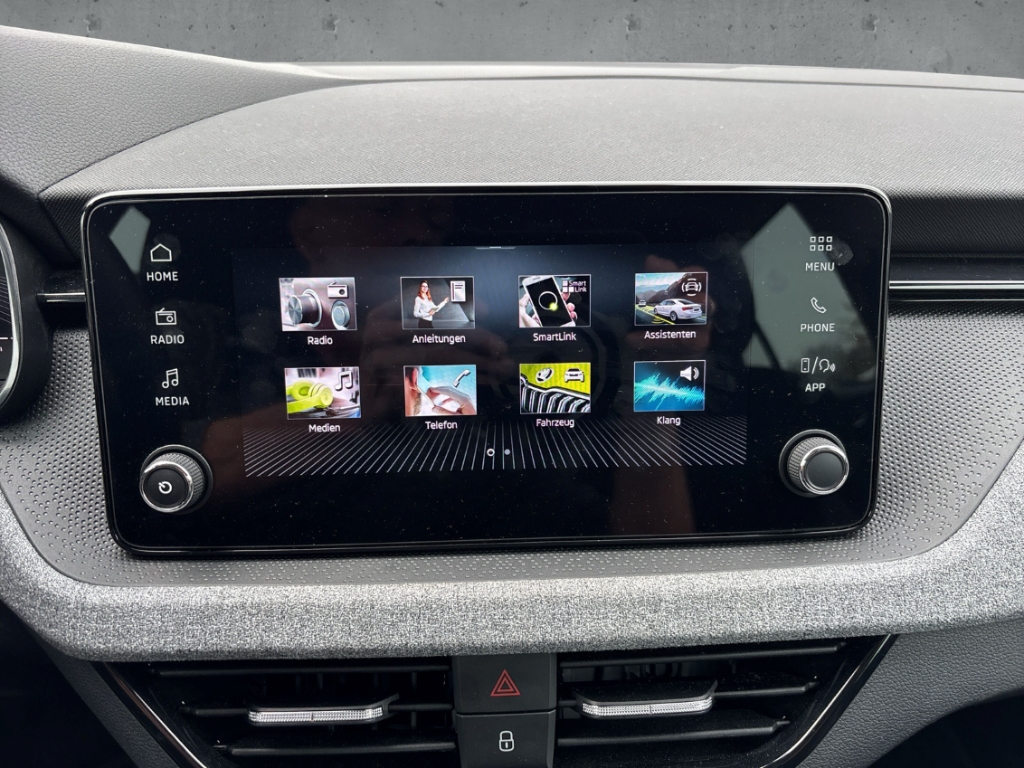 Fahrzeugabbildung SKODA Kamiq 1.0 TSI DSG Selection LED Alu PDC Kamera Tempomat AppCon.