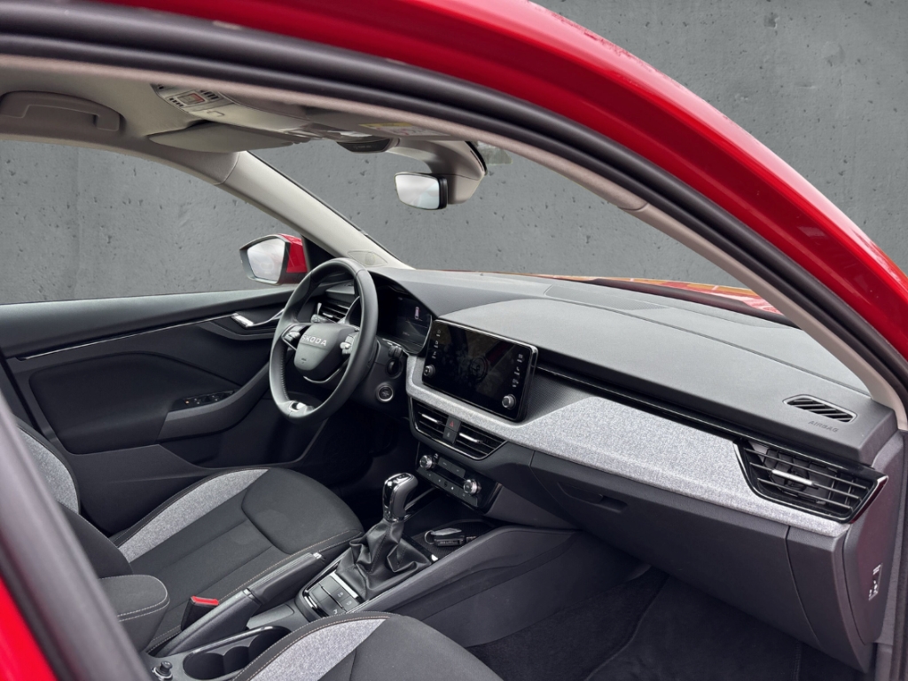 Fahrzeugabbildung SKODA Kamiq 1.0 TSI DSG Selection LED Alu PDC Kamera Tempomat AppCon.