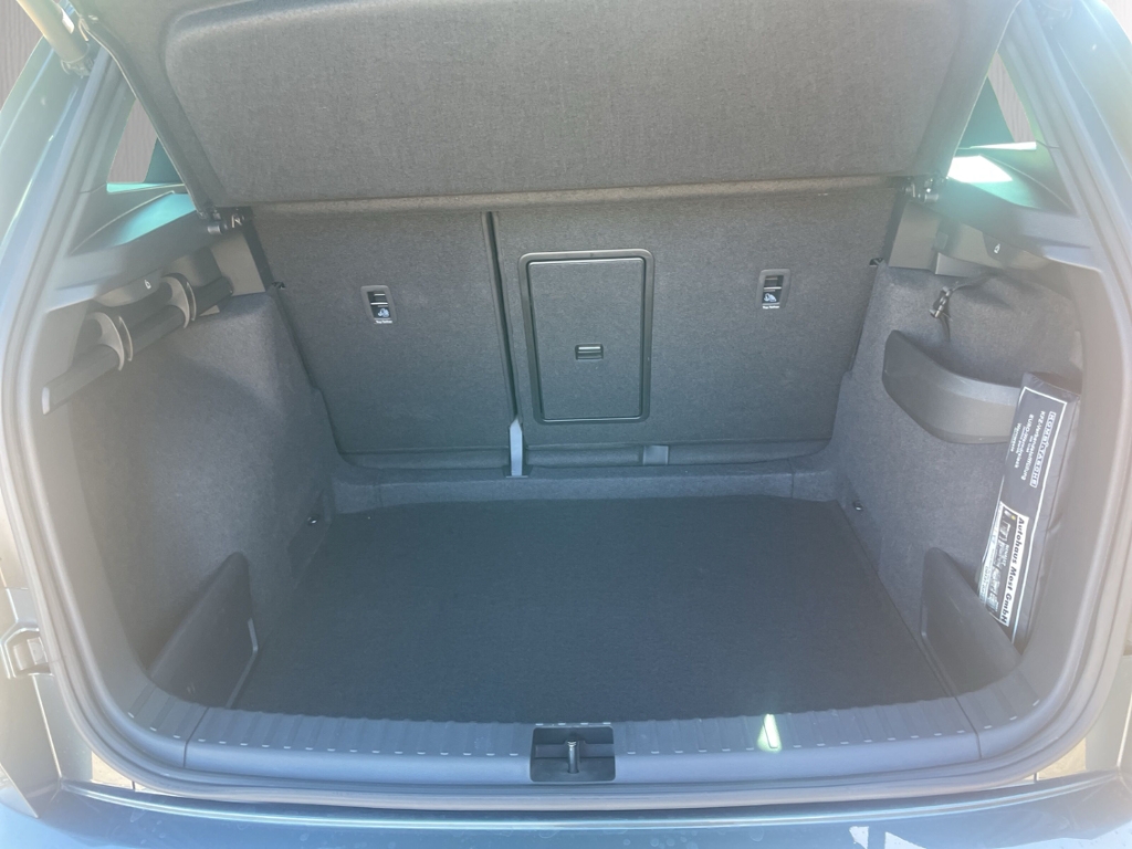 Fahrzeugabbildung SKODA Karoq Sportline ACC NAV KLIMA SHZ PDC Temp LED