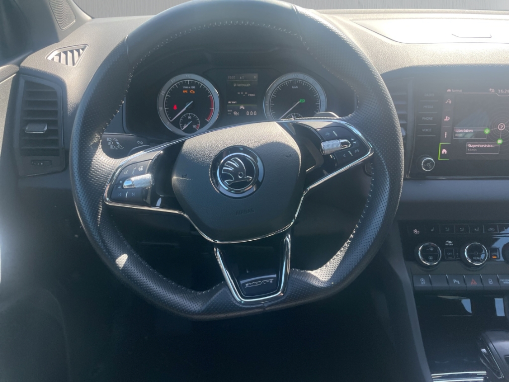 Fahrzeugabbildung SKODA Karoq Sportline ACC NAV KLIMA SHZ PDC Temp LED