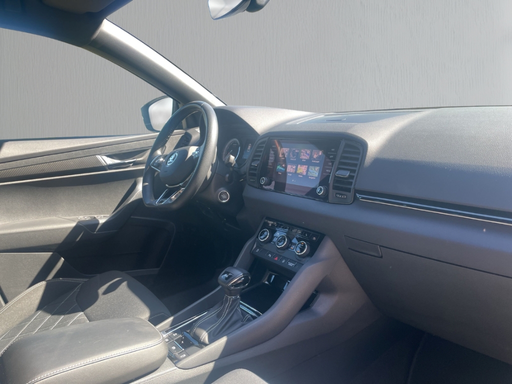Fahrzeugabbildung SKODA Karoq Sportline ACC NAV KLIMA SHZ PDC Temp LED