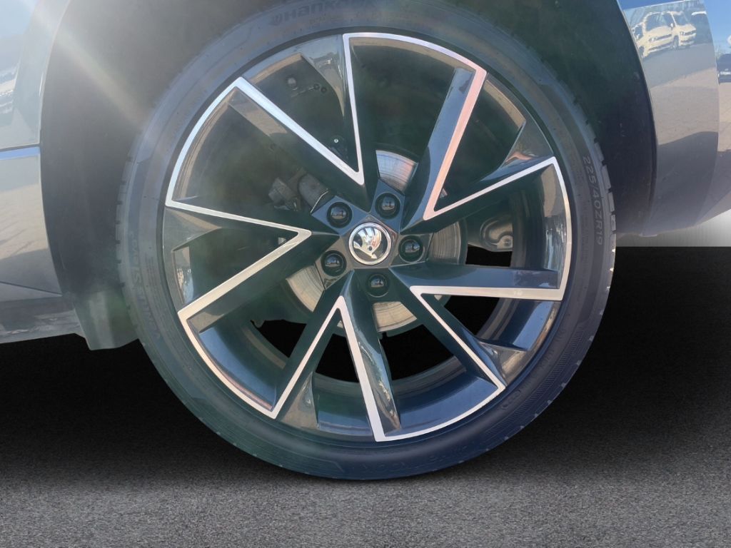 Fahrzeugabbildung SKODA Karoq Sportline ACC NAV KLIMA SHZ PDC Temp LED
