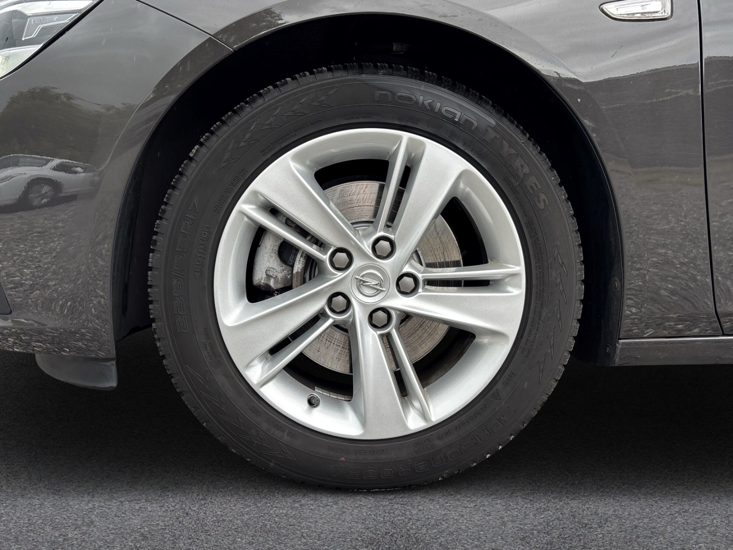Fahrzeugabbildung Opel Insignia B Sports Tourer Elegance 2.0 D AHK Pano Navi