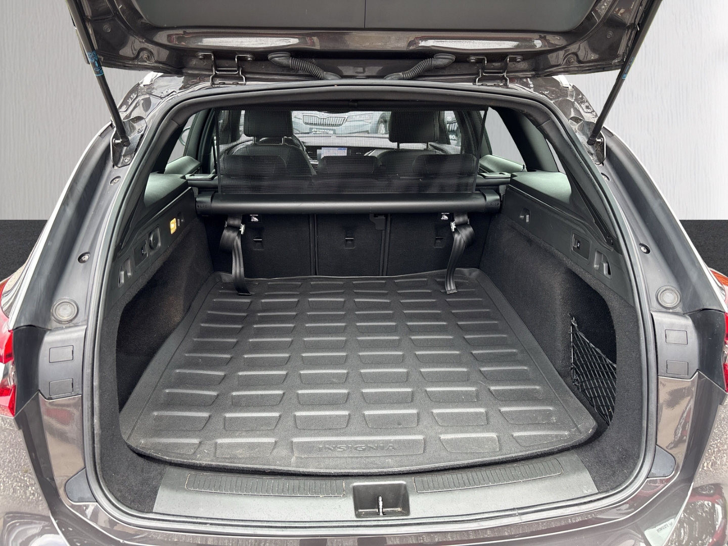 Fahrzeugabbildung Opel Insignia B Sports Tourer Elegance 2.0 D AHK Pano Navi