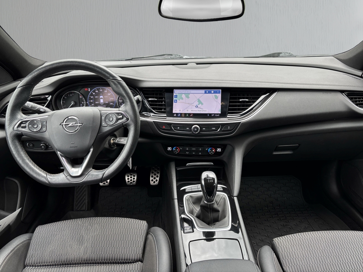 Fahrzeugabbildung Opel Insignia B Sports Tourer Elegance 2.0 D AHK Pano Navi