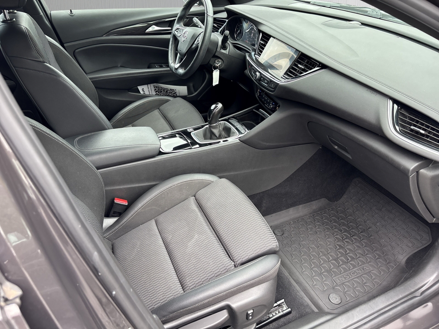 Fahrzeugabbildung Opel Insignia B Sports Tourer Elegance 2.0 D AHK Pano Navi