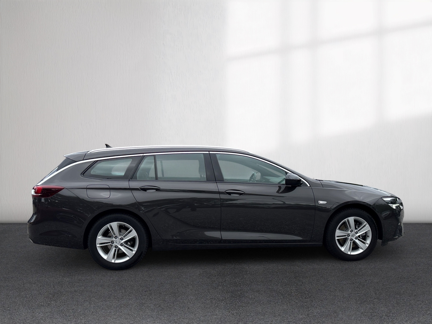 Fahrzeugabbildung Opel Insignia B Sports Tourer Elegance 2.0 D AHK Pano Navi