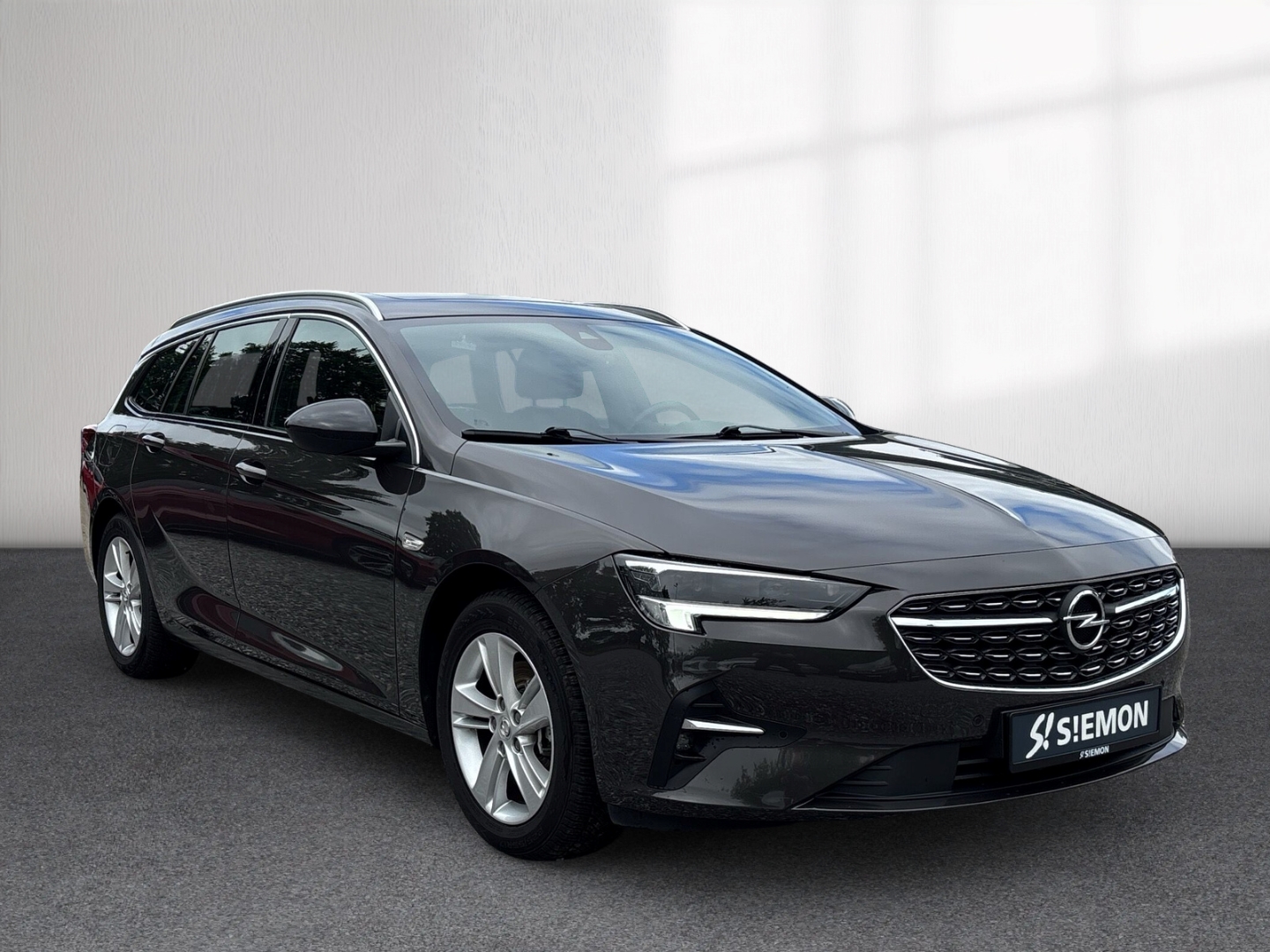 Fahrzeugabbildung Opel Insignia B Sports Tourer Elegance 2.0 D AHK Pano Navi