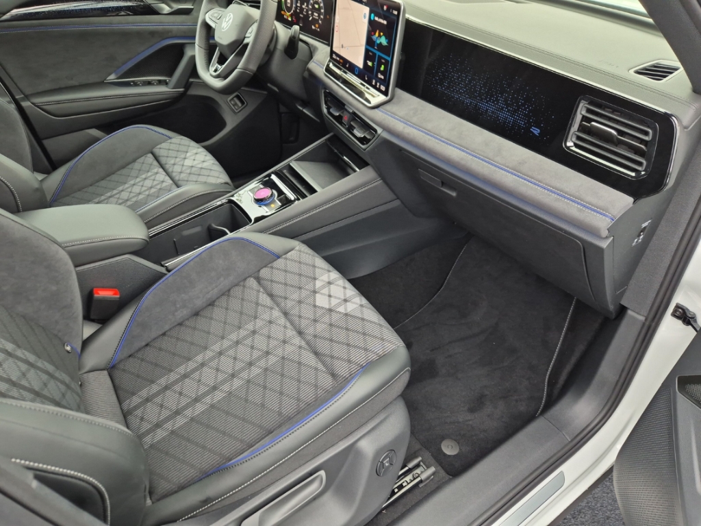 Fahrzeugabbildung Volkswagen Tiguan 1.5 TSI eHybrid DSG R-Line AHK ACC Navi