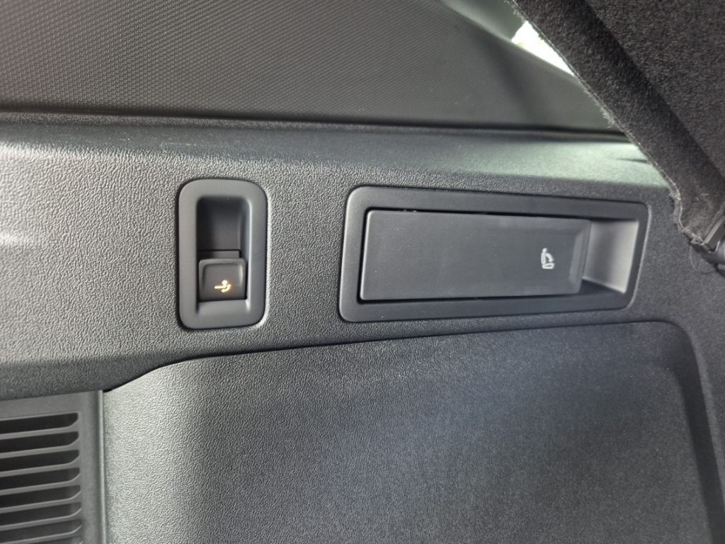 Fahrzeugabbildung Volkswagen Tiguan 1.5 TSI eHybrid DSG R-Line AHK ACC Navi