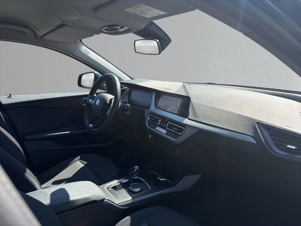 Fahrzeugabbildung BMW 118 i steptronic Advantage VirtCo Tempo SHZ PDC