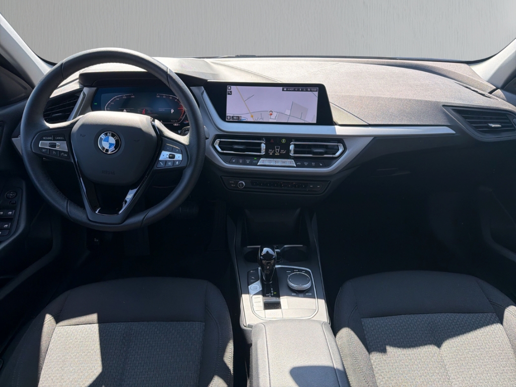 Fahrzeugabbildung BMW 118 i steptronic Advantage VirtCo Tempo SHZ PDC