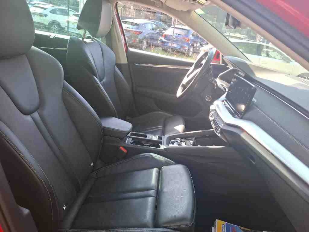 Fahrzeugabbildung SKODA Octavia Combi 4x4 2.0TDI Style Navi AHK Pano Mat AD AHK-klappbar Digitales Cockpit