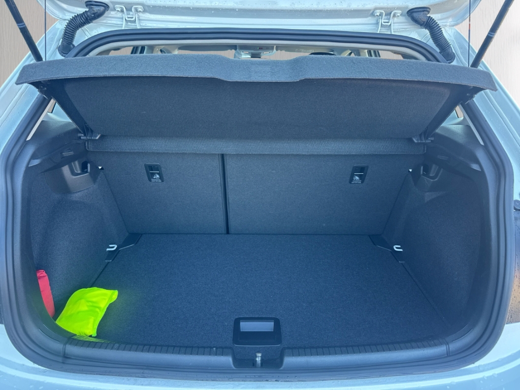 Fahrzeugabbildung Volkswagen Polo VI Life LED-hinten ABS Multif.Lenkrad