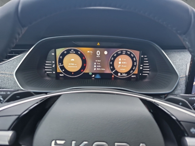 Fahrzeugabbildung SKODA Octavia Combi TDI DSG Selection AHK MatrLED 360°