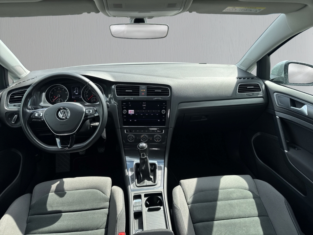 Fahrzeugabbildung Volkswagen Golf 1.5 TSI Comfortline LED Navi ACC ergoActive SHZ