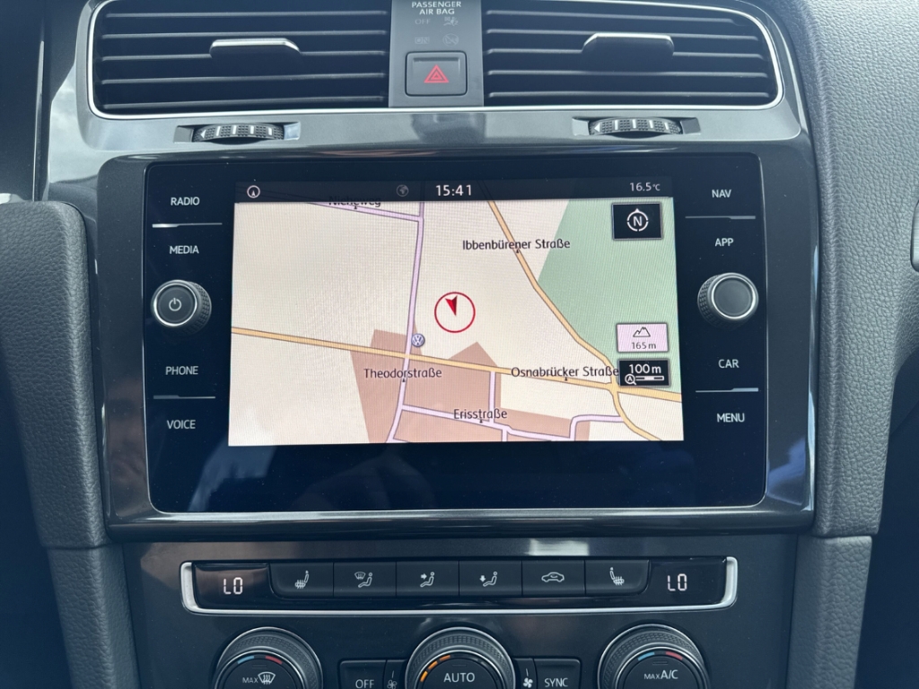 Fahrzeugabbildung Volkswagen Golf 1.5 TSI Comfortline LED Navi ACC ergoActive SHZ