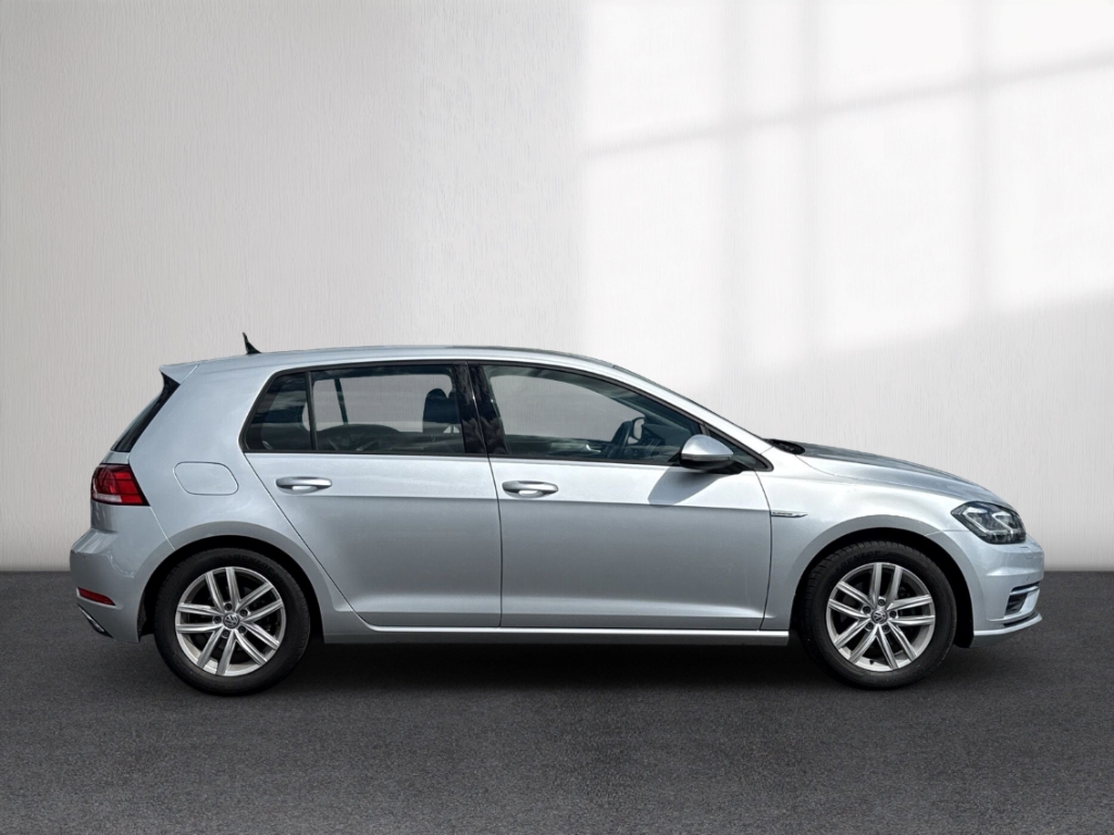 Fahrzeugabbildung Volkswagen Golf 1.5 TSI Comfortline LED Navi ACC ergoActive SHZ