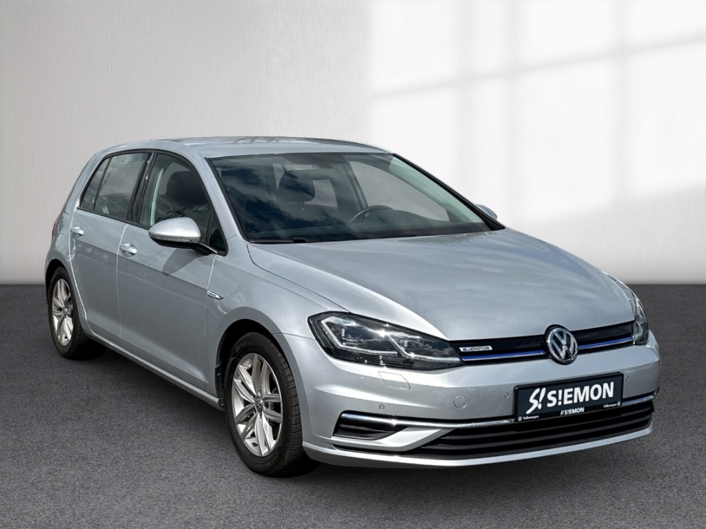 Fahrzeugabbildung Volkswagen Golf 1.5 TSI Comfortline LED Navi ACC ergoActive SHZ