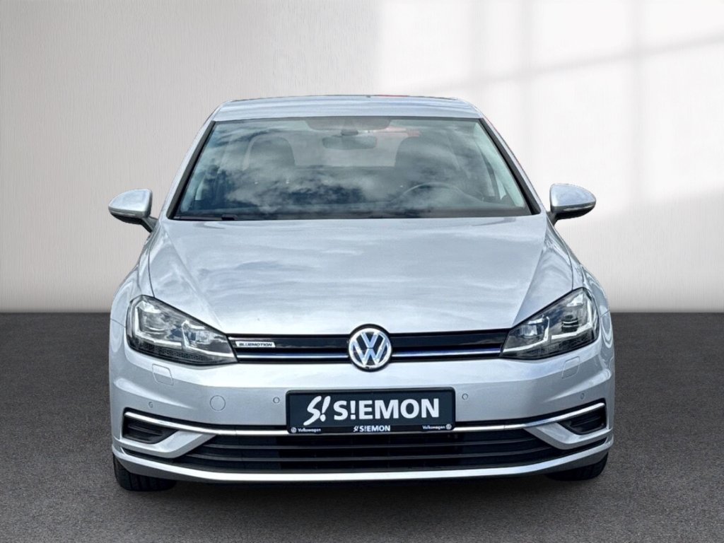 Fahrzeugabbildung Volkswagen Golf 1.5 TSI Comfortline LED Navi ACC ergoActive SHZ
