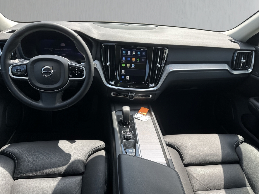 Fahrzeugabbildung Volvo V60 Kombi B4 D Plus Dark ACC Navi LED Leder SHZ el.Heckkl.