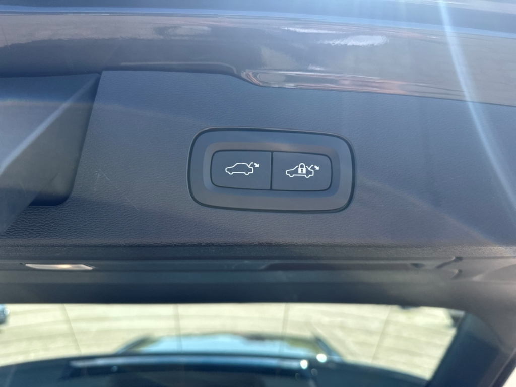 Fahrzeugabbildung Volvo V60 Kombi B4 D Plus Dark ACC Navi LED Leder SHZ el.Heckkl.