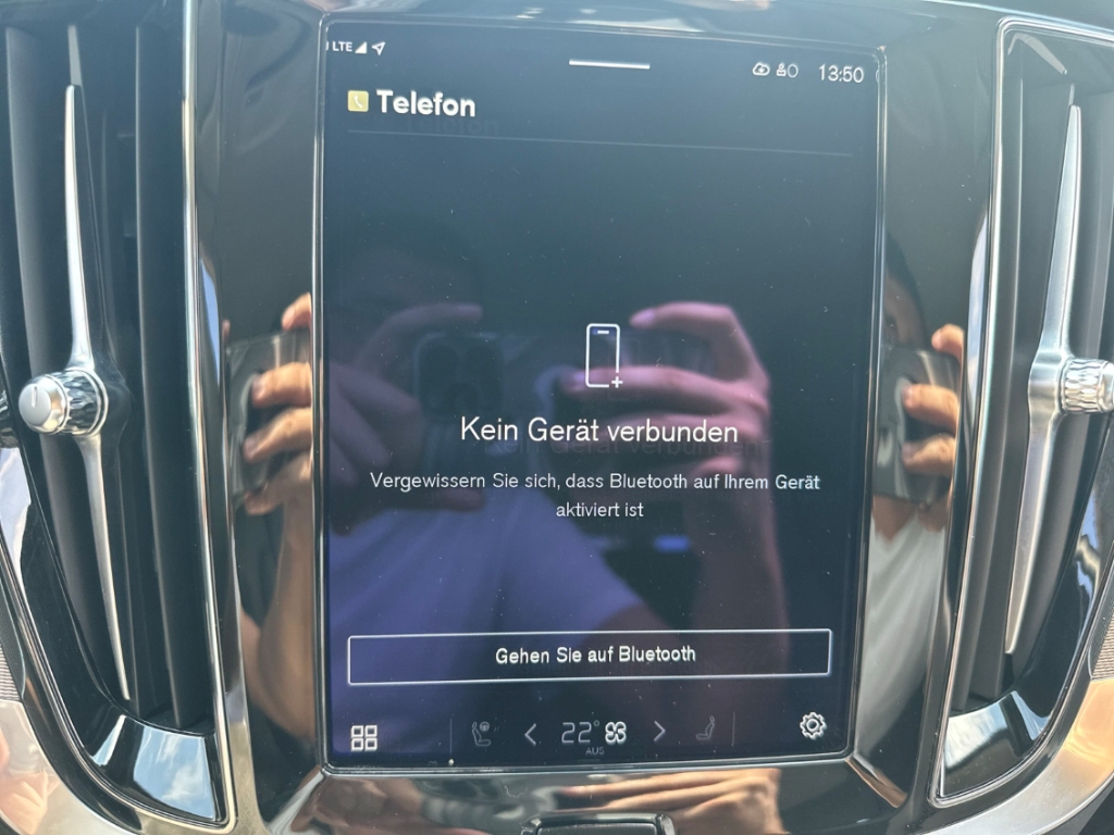 Fahrzeugabbildung Volvo V60 Kombi B4 D Plus Dark ACC Navi LED Leder SHZ el.Heckkl.