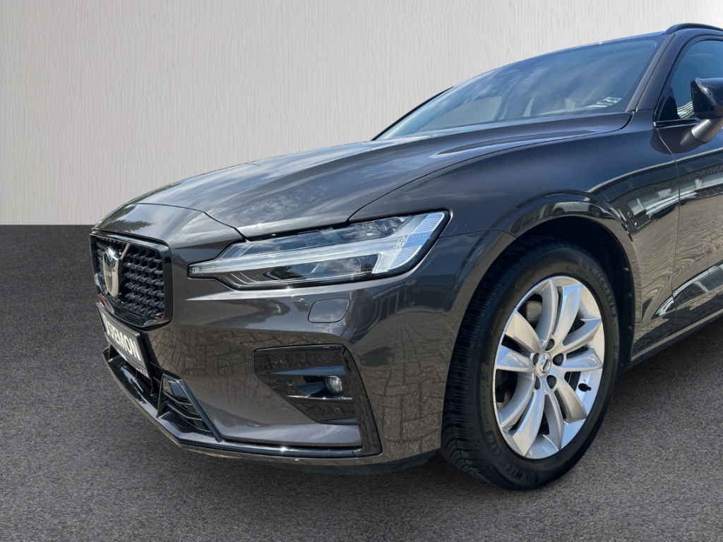 Fahrzeugabbildung Volvo V60 Kombi B4 D Plus Dark ACC Navi LED Leder SHZ el.Heckkl.