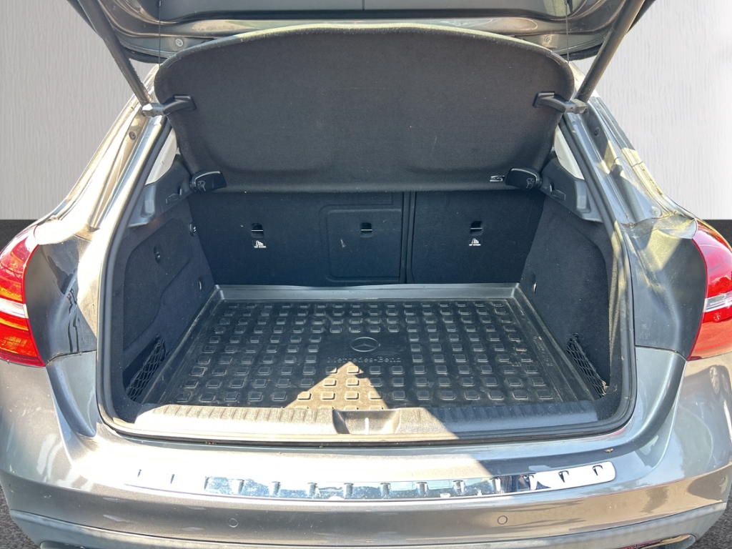 Fahrzeugabbildung Mercedes-Benz GLA 200 7-DCT Urban WKR AHK Navi LED Night-P el.Heckklappe Keyless