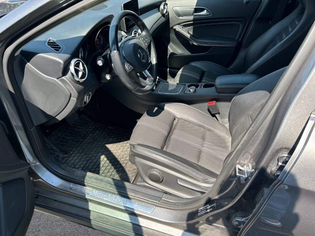 Fahrzeugabbildung Mercedes-Benz GLA 200 7-DCT Urban WKR AHK Navi LED Night-P el.Heckklappe Keyless