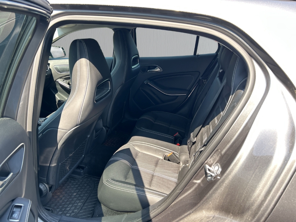 Fahrzeugabbildung Mercedes-Benz GLA 200 7-DCT Urban WKR AHK Navi LED Night-P el.Heckklappe Keyless
