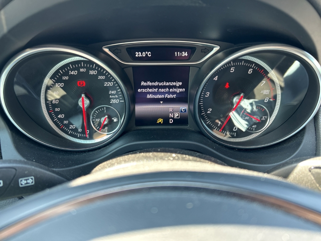 Fahrzeugabbildung Mercedes-Benz GLA 200 7-DCT Urban WKR AHK Navi LED Night-P el.Heckklappe Keyless