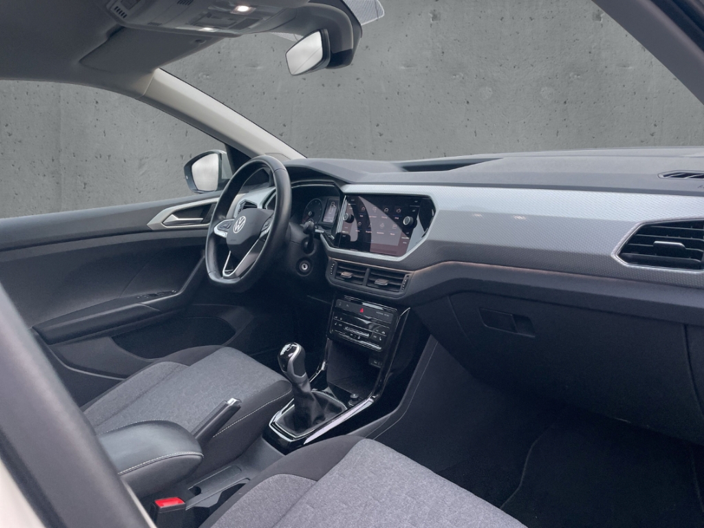 Fahrzeugabbildung Volkswagen T-Cross 1.0 TSI Move Climatronic AHK PDC DAB+