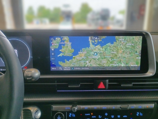 Fahrzeugabbildung Hyundai IONIQ 6 77,4kWh 4WD UNIQ Digi-Spiegel Schiebedach HUD Navi Digitales Cockpit Memory Sitze