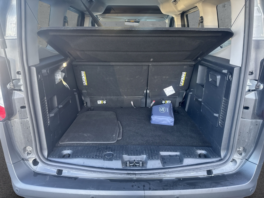 Fahrzeugabbildung Ford Tourneo Courier Titanium AHK AAC Winterpak. SHZ Temp PDCv+h