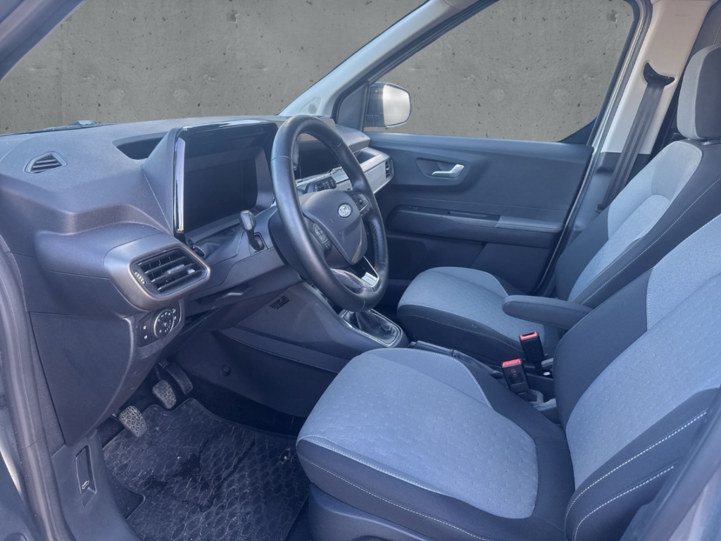 Fahrzeugabbildung Ford Tourneo Courier Titanium AHK AAC Winterpak. SHZ Temp PDCv+h