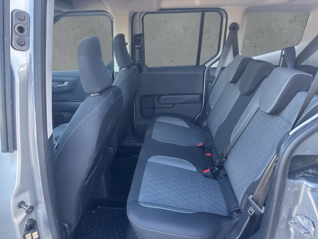 Fahrzeugabbildung Ford Tourneo Courier Titanium AHK AAC Winterpak. SHZ Temp PDCv+h
