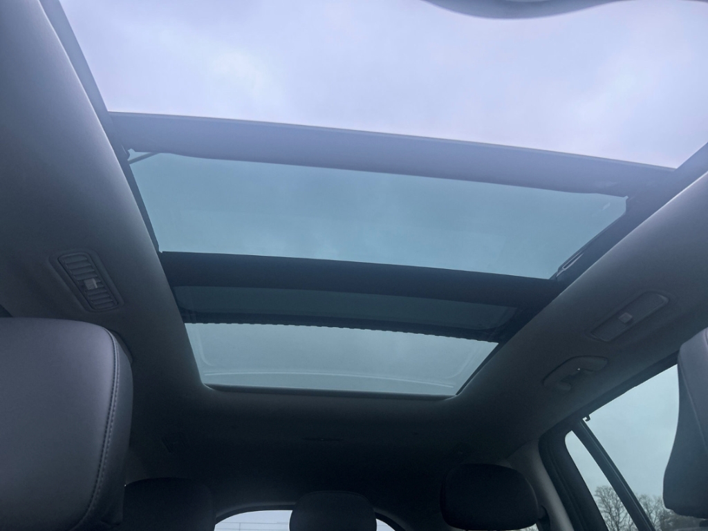 Fahrzeugabbildung Hyundai IONIQ 9 110kWh 4WD Performance UNIQ 7-Sitze Panorama HUD Navi Leder Digitales Cockpit