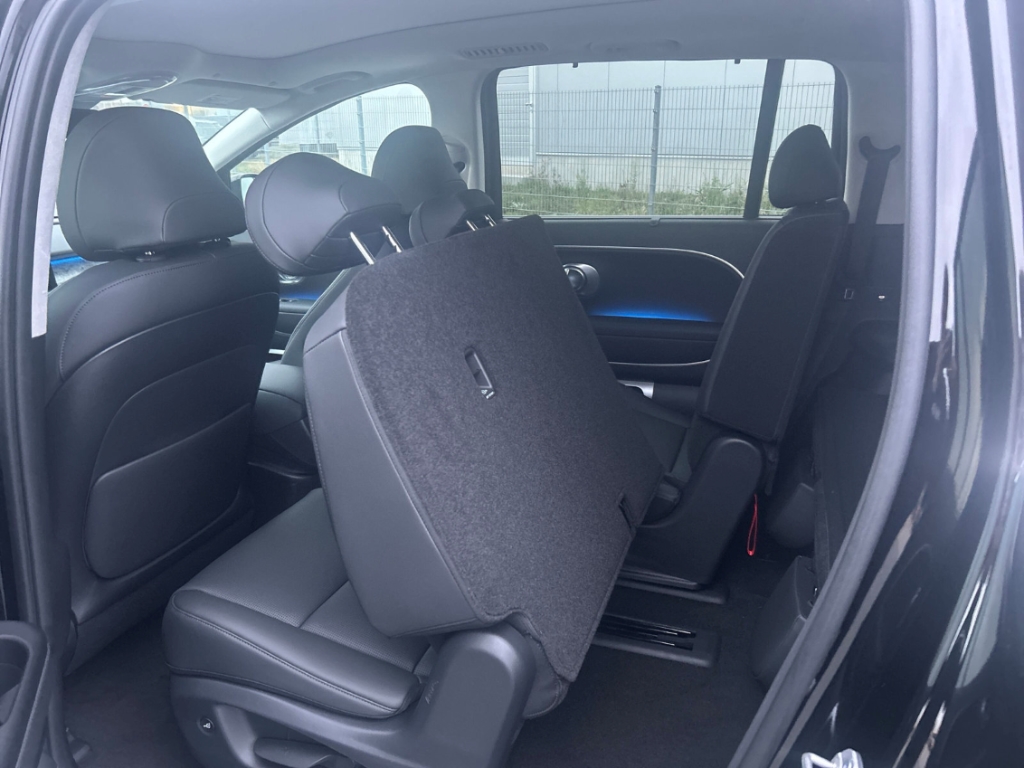 Fahrzeugabbildung Hyundai IONIQ 9 110kWh 4WD Performance UNIQ 7-Sitze Panorama HUD Navi Leder Digitales Cockpit