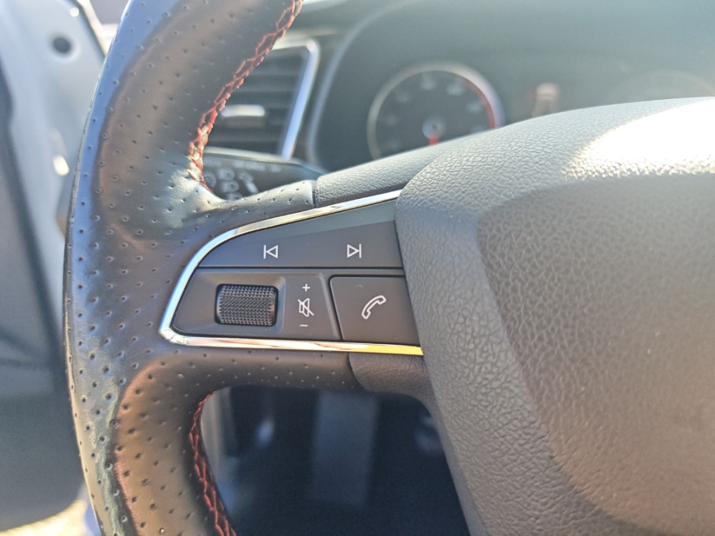 Fahrzeugabbildung SEAT Leon 1.4 TSI FR ST El. Panodach Navi Sperrdiff. Apple CarPlay Android Auto Mehrzonenklima