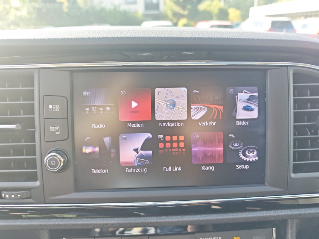 Fahrzeugabbildung SEAT Leon 1.4 TSI FR ST El. Panodach Navi Sperrdiff. Apple CarPlay Android Auto Mehrzonenklima
