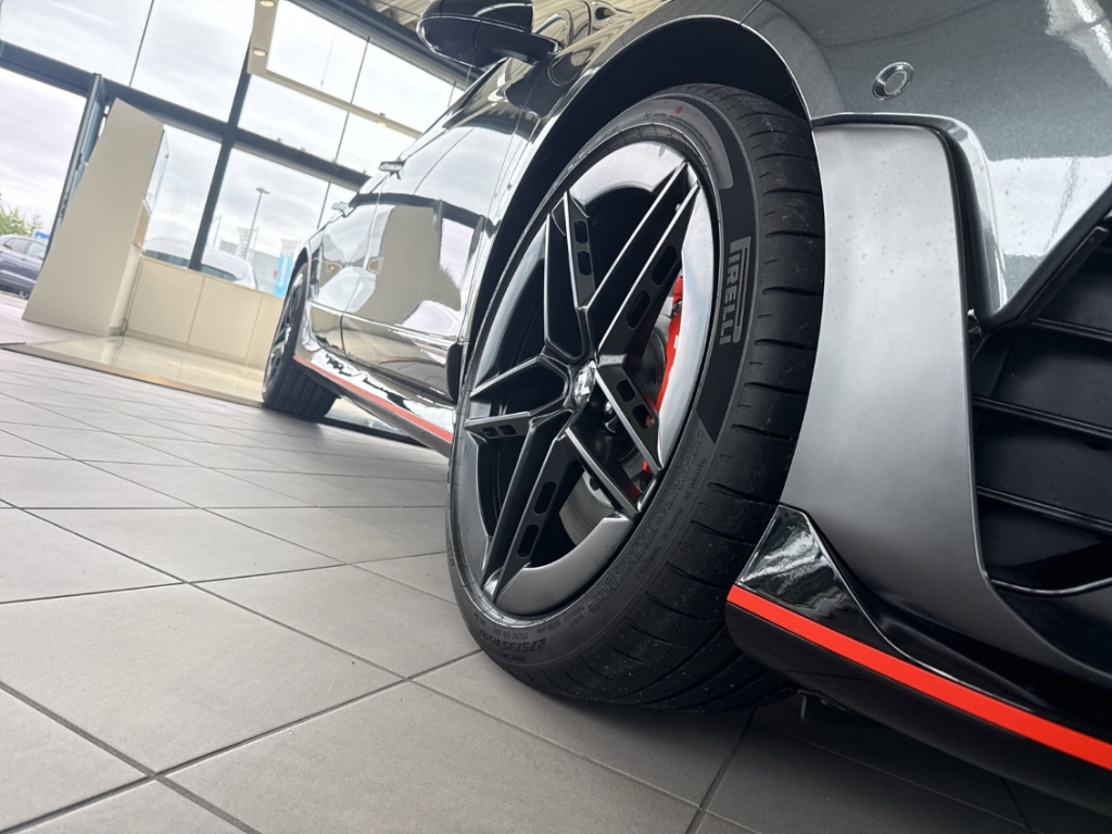 Fahrzeugabbildung Hyundai IONIQ 6 N Performance Sitz-P Schiebedach MY26 84kWh 4WD Sportpaket HUD AD StandHZG Navi Leder