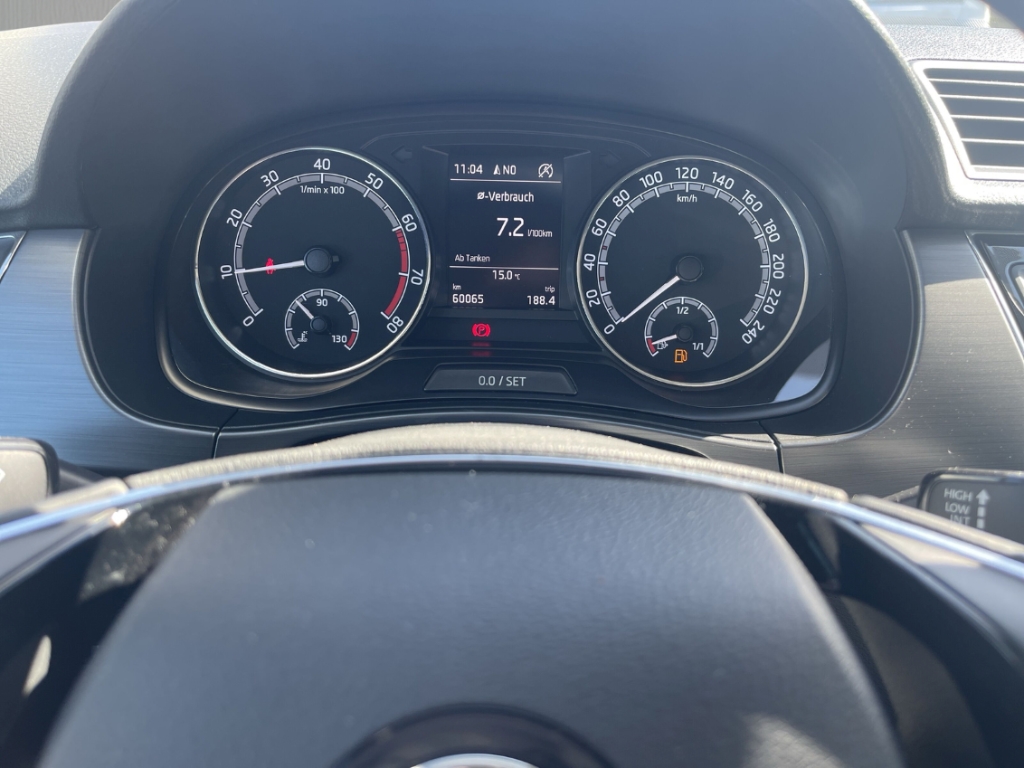 Fahrzeugabbildung SKODA Fabia Combi 1.0 TSI Style LED NAVI SHZ SunSet PDC v+h