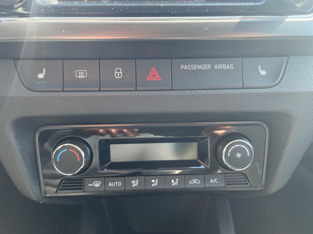 Fahrzeugabbildung SKODA Fabia Combi 1.0 TSI Style LED NAVI SHZ SunSet PDC v+h
