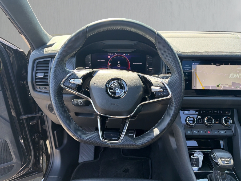 Fahrzeugabbildung SKODA Kodiaq 2.0 TSI 4x4 DSG Sport AHK Pano SHZ Leder